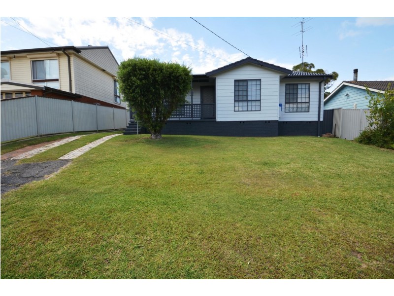 49 Campbell Parade, Mannering Park NSW 2259