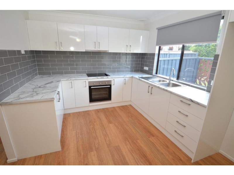 49 Campbell Parade, Mannering Park NSW 2259
