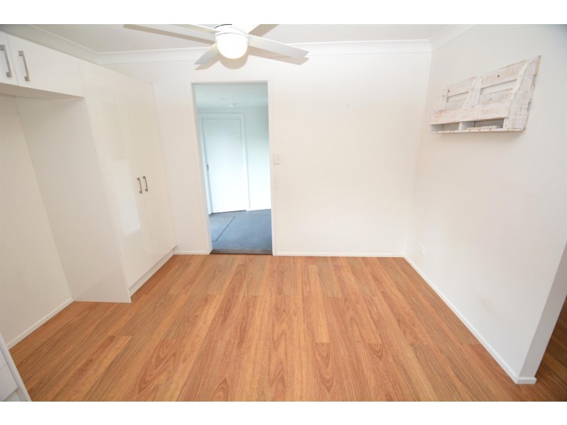 49 Campbell Parade, Mannering Park NSW 2259