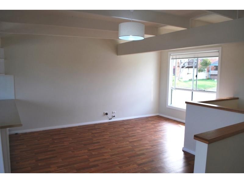 8 Sadie Ave, Gorokan NSW 2263