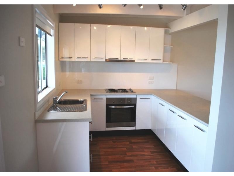 8 Sadie Ave, Gorokan NSW 2263