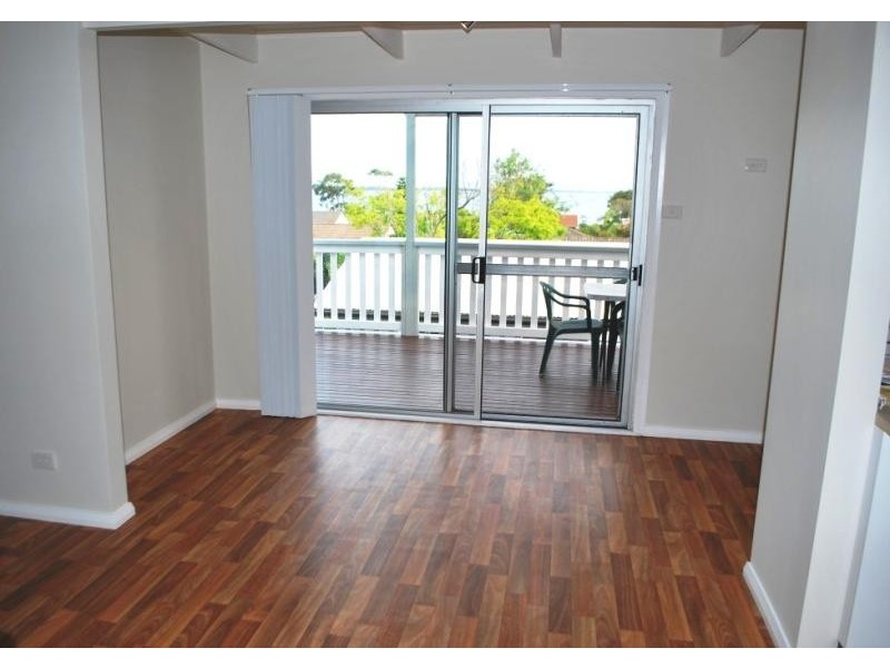 8 Sadie Ave, Gorokan NSW 2263