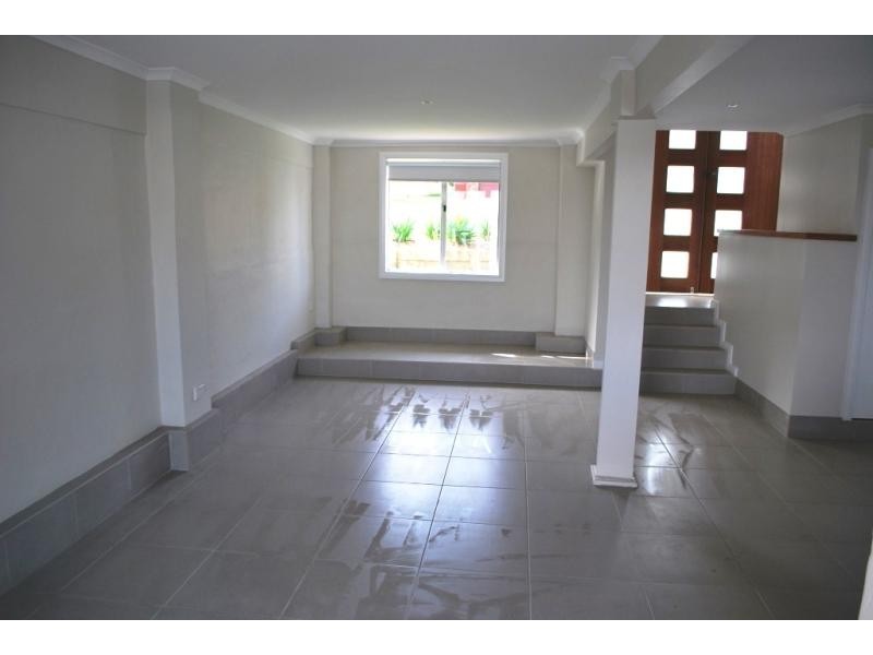 8 Sadie Ave, Gorokan NSW 2263