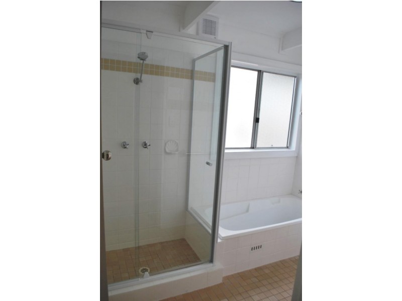 8 Sadie Ave, Gorokan NSW 2263