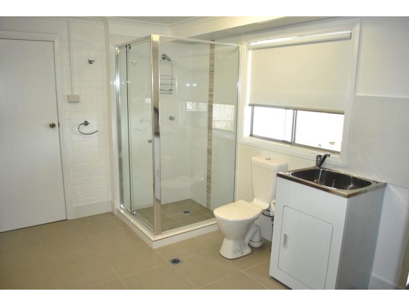 8 Sadie Ave, Gorokan NSW 2263