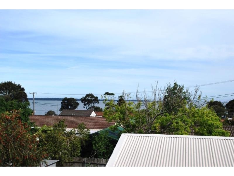 8 Sadie Ave, Gorokan NSW 2263