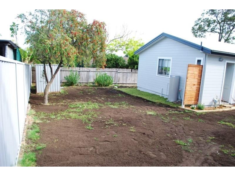 8 Sadie Ave, Gorokan NSW 2263