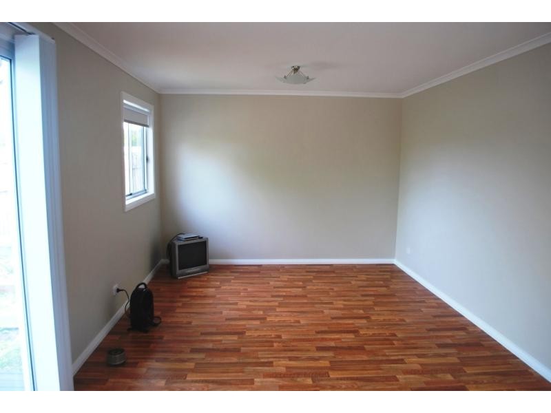 8 Sadie Ave, Gorokan NSW 2263