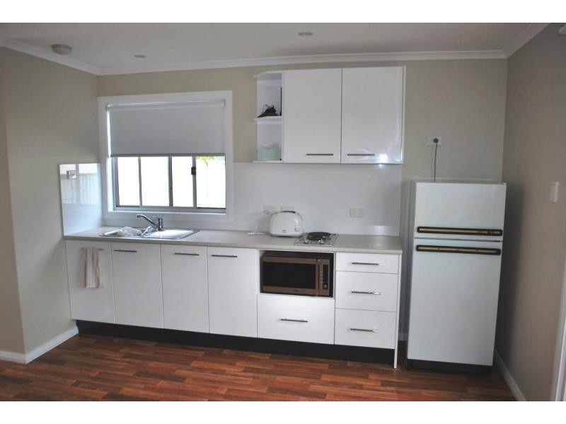 8 Sadie Ave, Gorokan NSW 2263