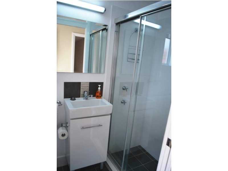 8 Sadie Ave, Gorokan NSW 2263