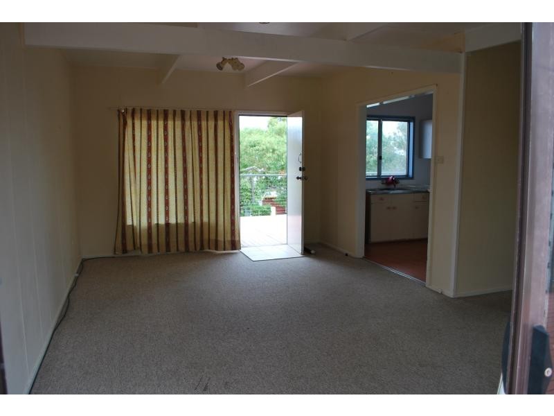 5 Sadie Ave, Gorokan NSW 2263