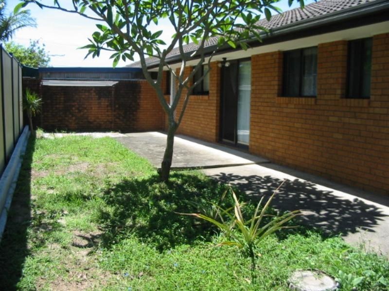 2/8 Wybalena Cres, Toormina NSW 2452