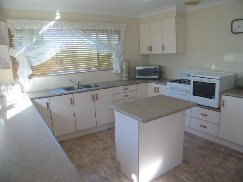 18 Alleena Dr, Toormina NSW 2452