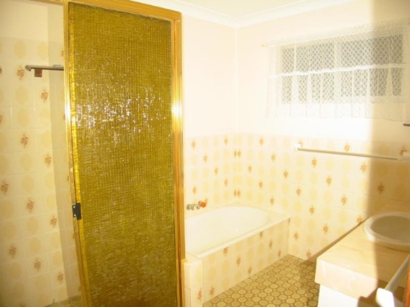 18 Alleena Dr, Toormina NSW 2452