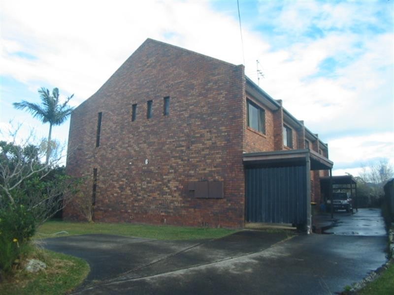 2/6 Wybalena Crescent, Toormina NSW 2452