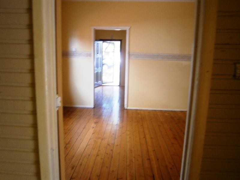 4 Chesham Pde, Glenfield NSW 2167