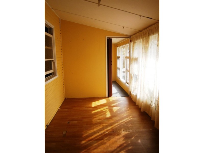 4 Chesham Pde, Glenfield NSW 2167