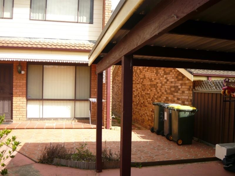 32/35 Bougainville Rd, Glenfield NSW 2167