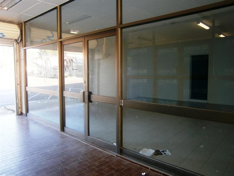 80 Railway Pde, Glenfield NSW 2167