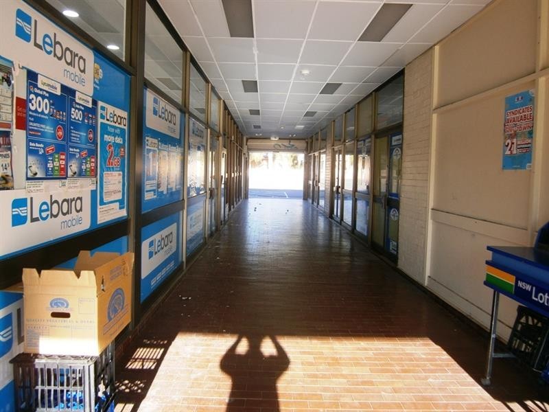 80 Railway Pde, Glenfield NSW 2167
