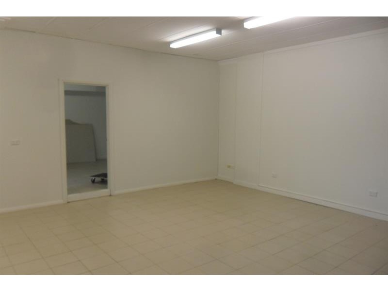 80 Railway Pde, Glenfield NSW 2167