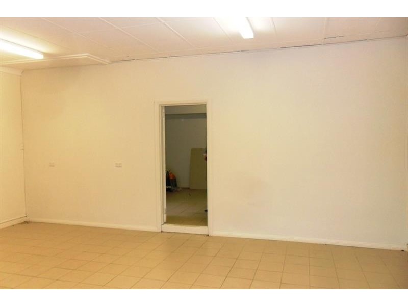 80 Railway Pde, Glenfield NSW 2167