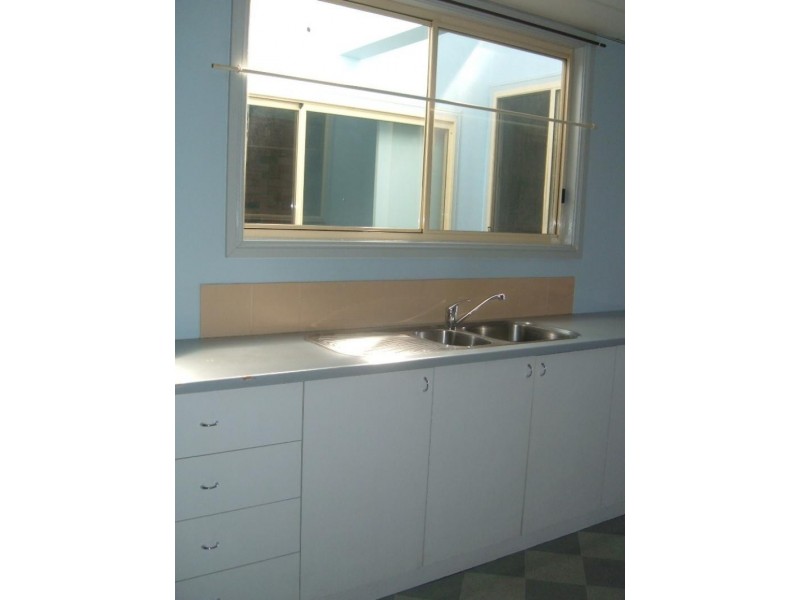 78 Railway Pde, Glenfield NSW 2167