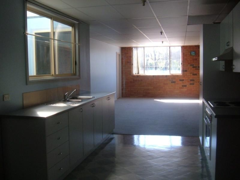 78 Railway Pde, Glenfield NSW 2167