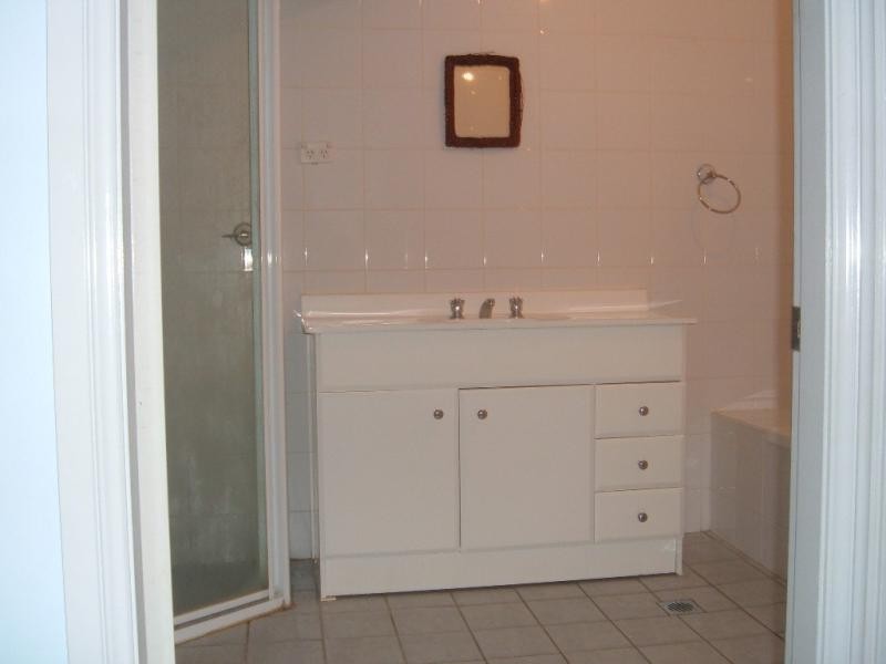 78 Railway Pde, Glenfield NSW 2167