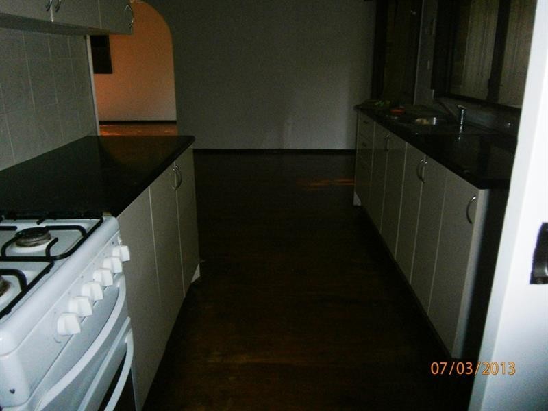 8 Balimo Pl, Glenfield NSW 2167