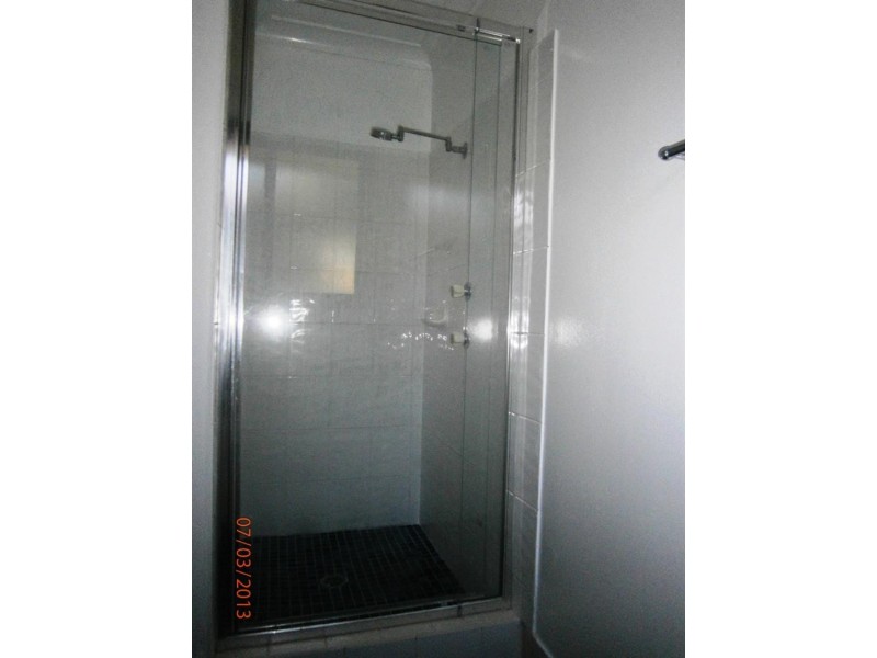 8 Balimo Pl, Glenfield NSW 2167