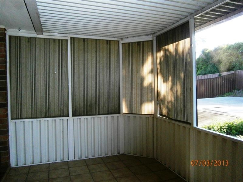 8 Balimo Pl, Glenfield NSW 2167