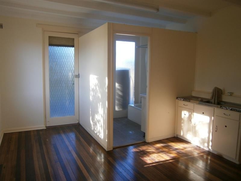 2A Chesham Pde, Glenfield NSW 2167