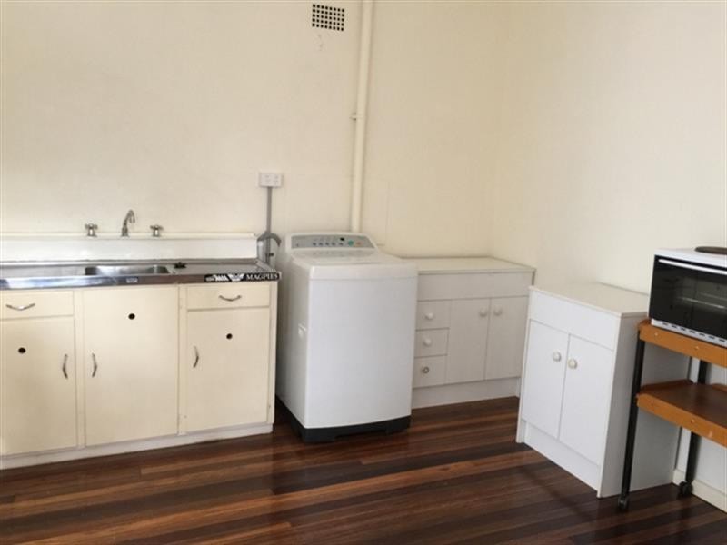 2A Chesham Pde, Glenfield NSW 2167