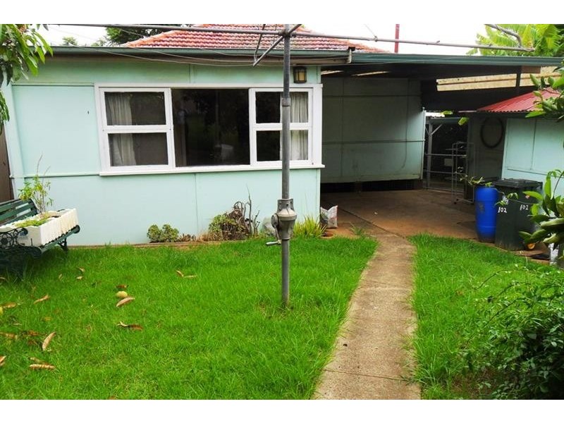 102 Canterbury Rd, Glenfield NSW 2167