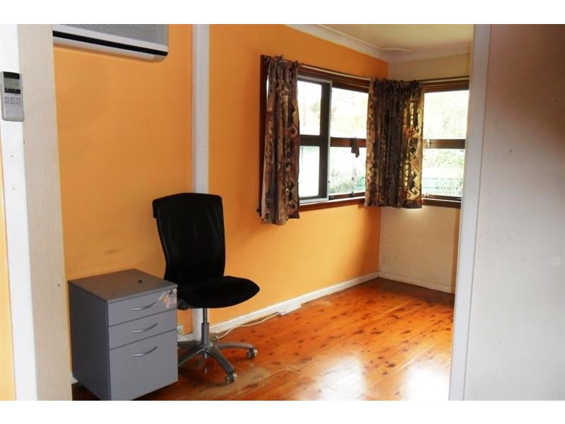 102 Canterbury Rd, Glenfield NSW 2167