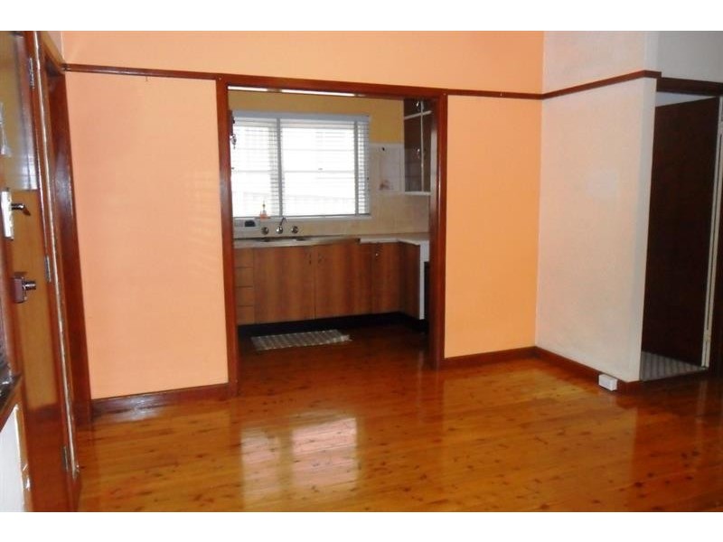 102 Canterbury Rd, Glenfield NSW 2167