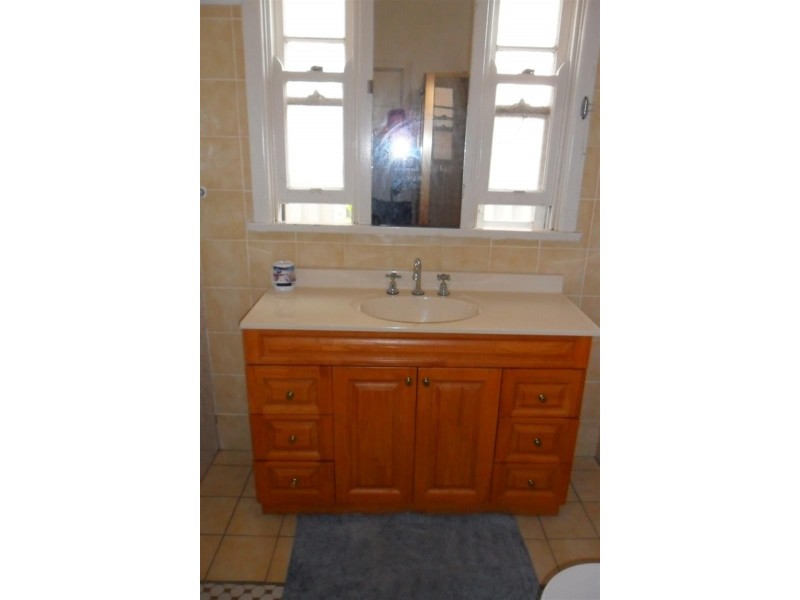 102 Canterbury Rd, Glenfield NSW 2167