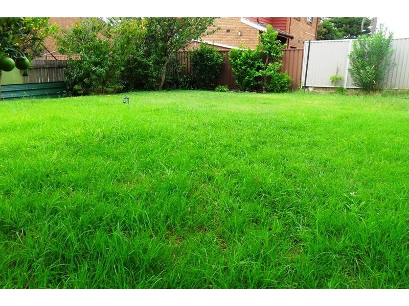 102 Canterbury Rd, Glenfield NSW 2167