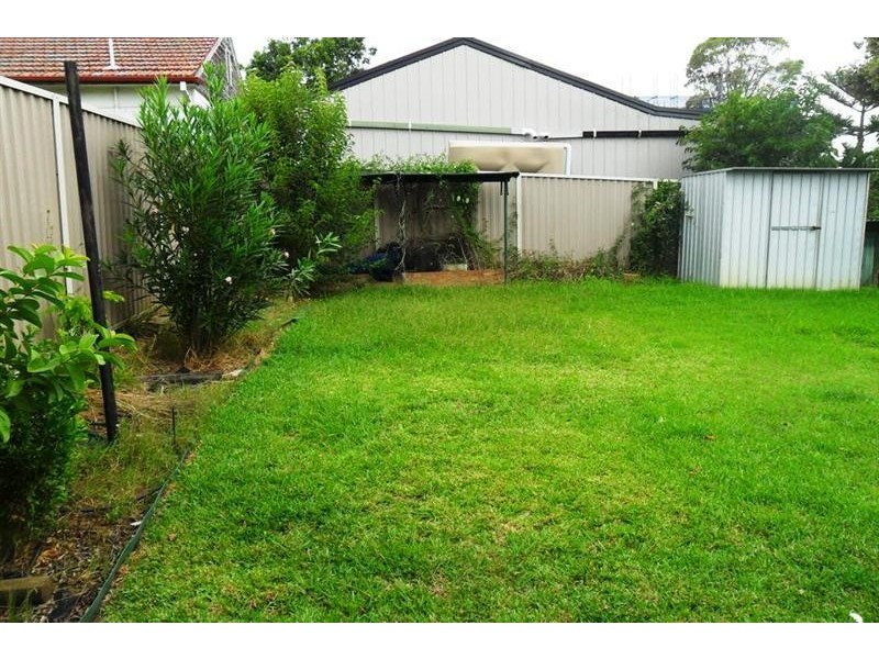 102 Canterbury Rd, Glenfield NSW 2167