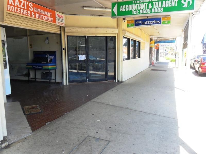 80 Railway Pde, Glenfield NSW 2167