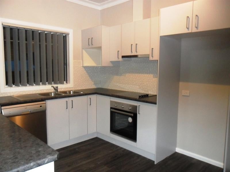 9 Alexander Crescent, Macquarie Fields NSW 2564