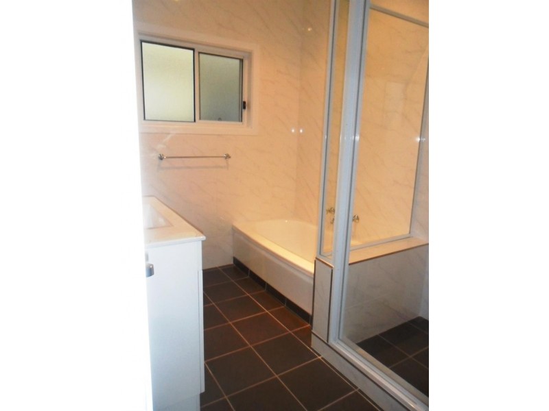 9 Alexander Crescent, Macquarie Fields NSW 2564