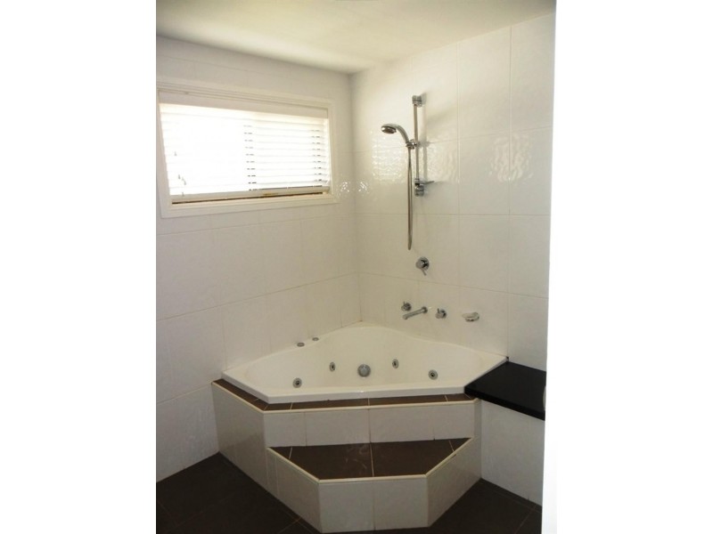 6 Chrysanthemum Ave, Casula NSW 2170