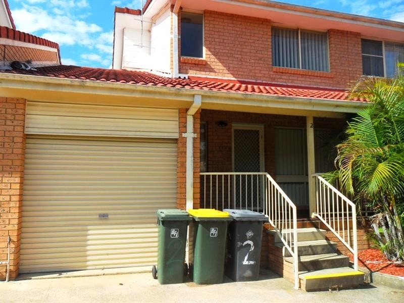 2/63 Canterbury Rd, Glenfield NSW 2167