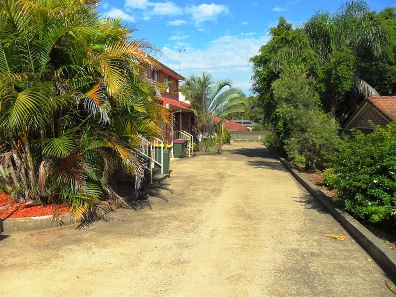 2/63 Canterbury Rd, Glenfield NSW 2167