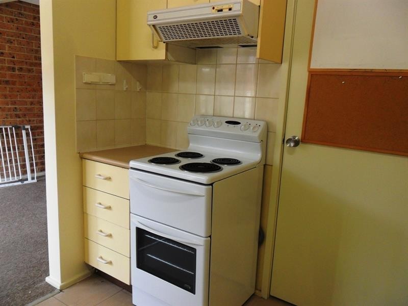 2/63 Canterbury Rd, Glenfield NSW 2167