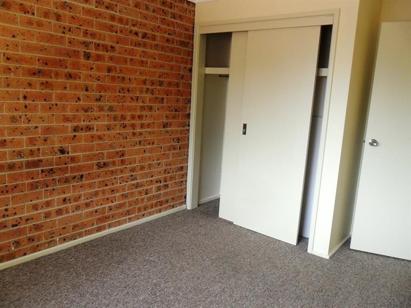 2/63 Canterbury Rd, Glenfield NSW 2167