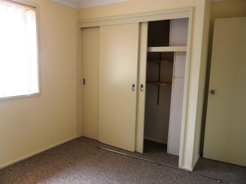 2/63 Canterbury Rd, Glenfield NSW 2167