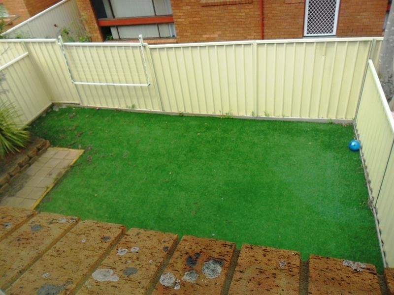 2/63 Canterbury Rd, Glenfield NSW 2167